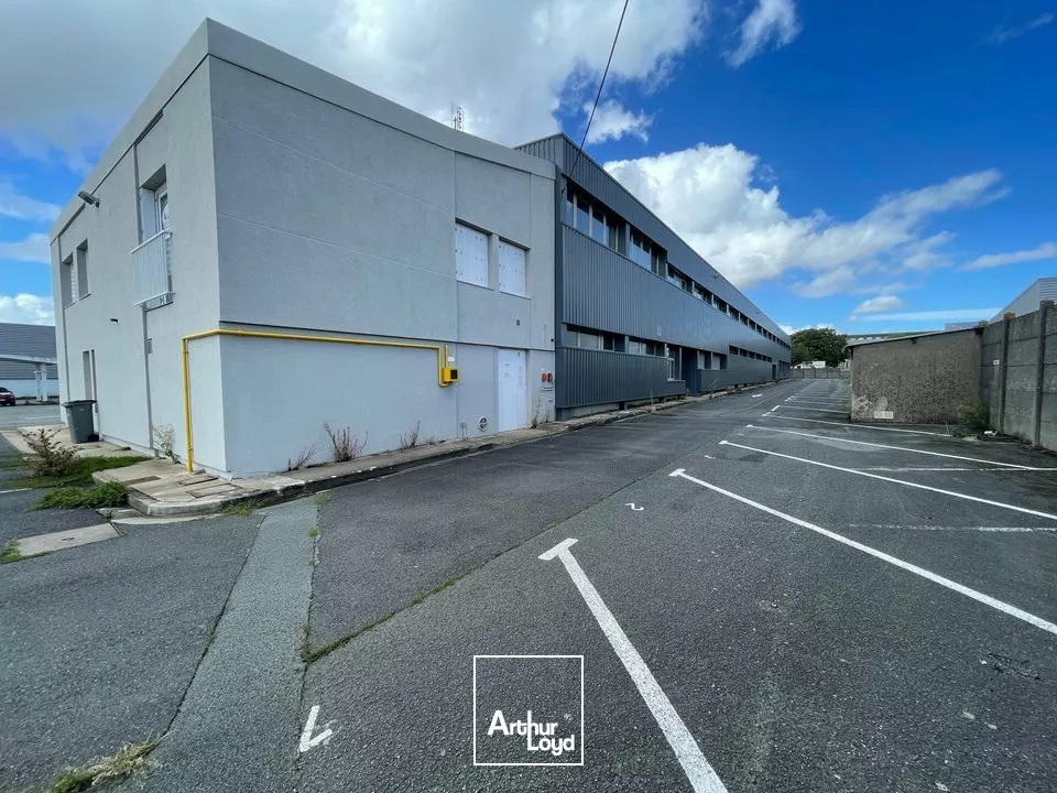 ACHAT BUREAUX NIORT ZONE SAINT LIGUAIRE 300m2 POSSIBILITE JUSQU'A 1022m2
