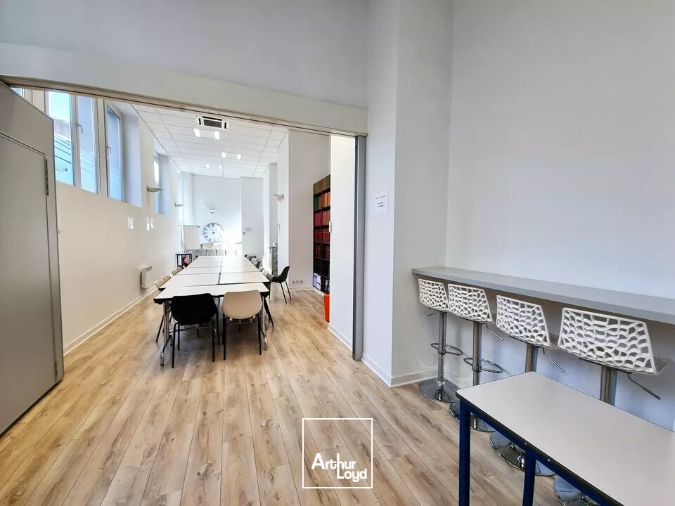 POITIERS BUREAUX OU CENTRE DE FORMATION A VENDRE DE 590M² SECTEUR GARE - CENTRE VILLE