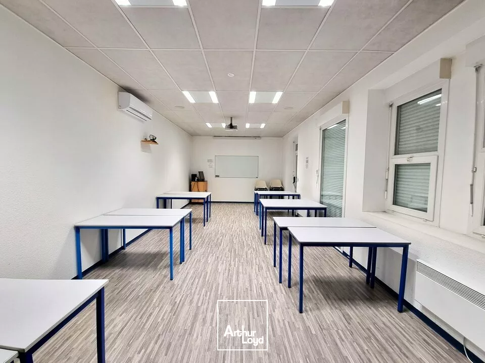 POITIERS BUREAUX OU CENTRE DE FORMATION A VENDRE DE 590M² SECTEUR GARE - CENTRE VILLE