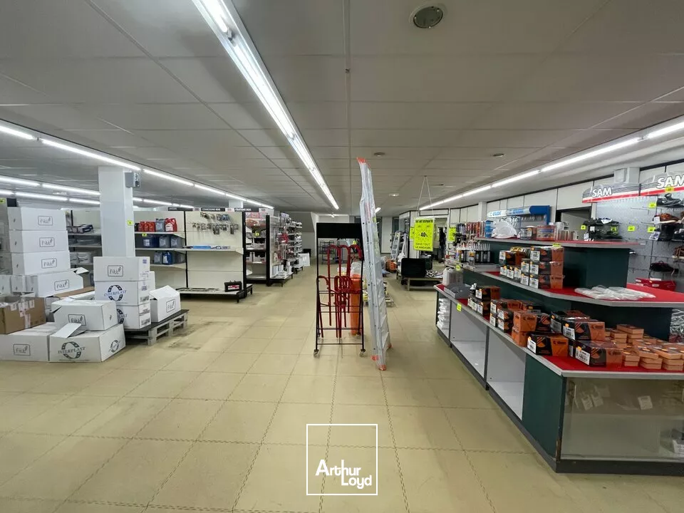 OPPORTUNITE LOCATION 4970m2 LOCAL COMMERCIAL PROCHE LECLERC