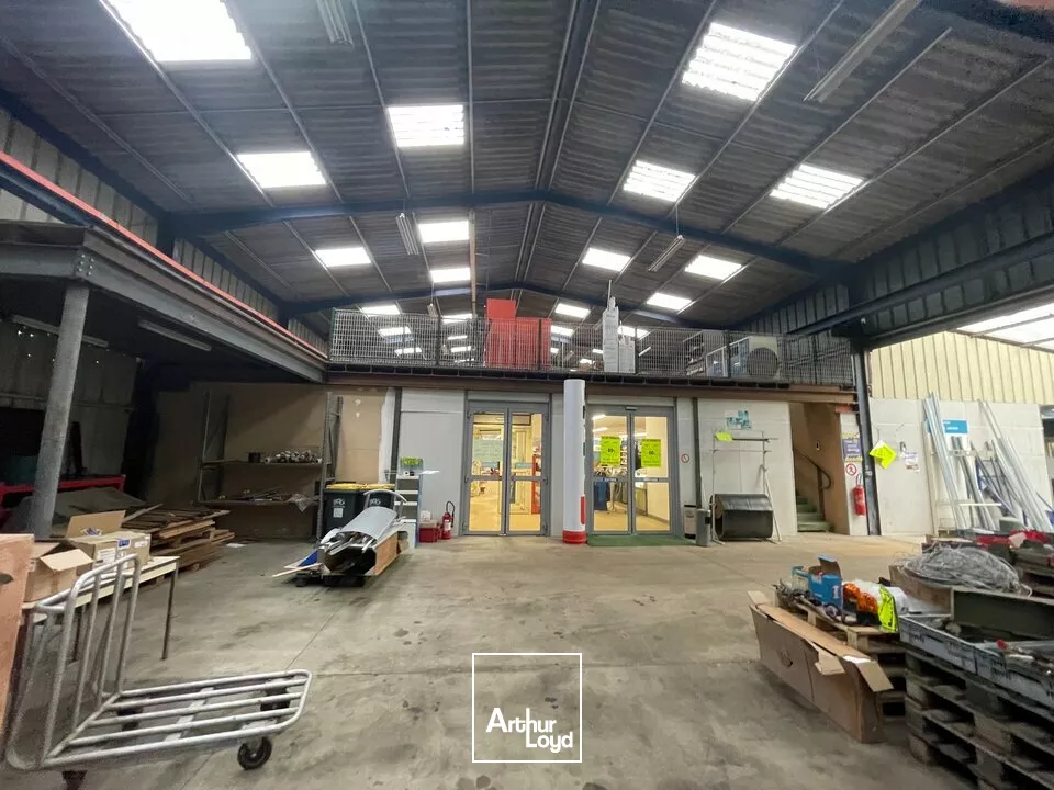 OPPORTUNITE LOCATION 4970m2 LOCAL COMMERCIAL PROCHE LECLERC