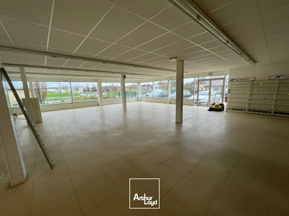 OPPORTUNITE LOCATION 4970m2 LOCAL COMMERCIAL PROCHE LECLERC