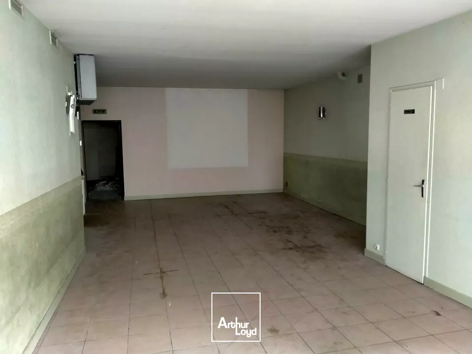 A LOUER LOCAL COMMERCIAL 80m² QUARTIER FAUBOURG DU PONT NEUF POITIERS (86)