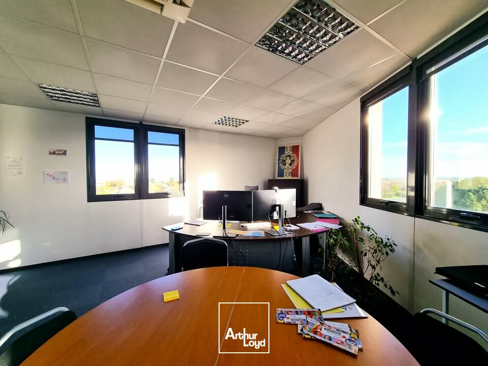 IMMEUBLE DE BUREAUX A VENDRE DE 868M² AU FUTUROSCOPE - POITIERS NORD