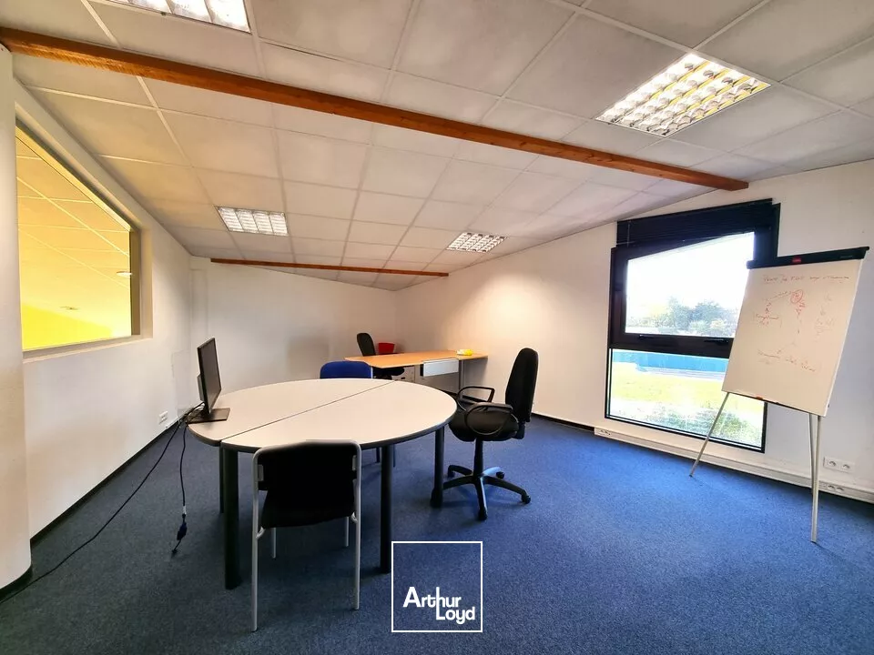 IMMEUBLE DE BUREAUX A VENDRE DE 868M² AU FUTUROSCOPE - POITIERS NORD