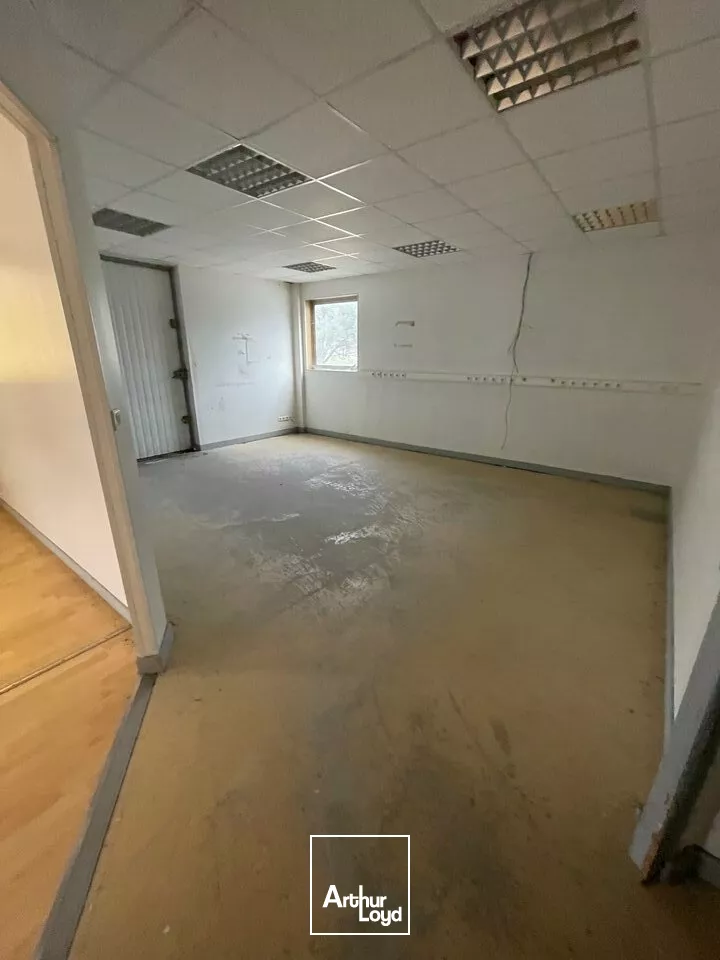 OPPORTUNITE BESSINES LOCATION BUREAUX 496m2 AVEC PARKINGS