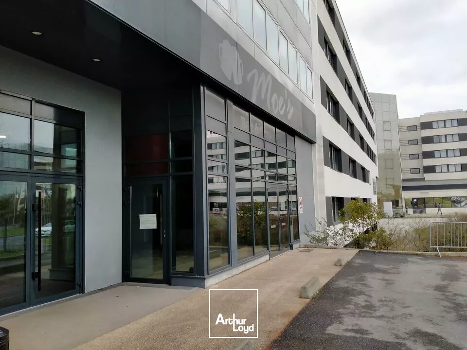 A LOUER LOCAL COMMERCIAL DE 240m² ZONE DU FUTUROSCOPE CHASSENEUIL (86)