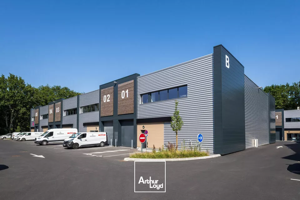 A VENDRE LOCAUX D'ACTIVITE NEUF AVEC ZONE BUREAUX ET STOCKAGE ZONE INDUSTRIELLE NORD CHATELLERAULT (86)