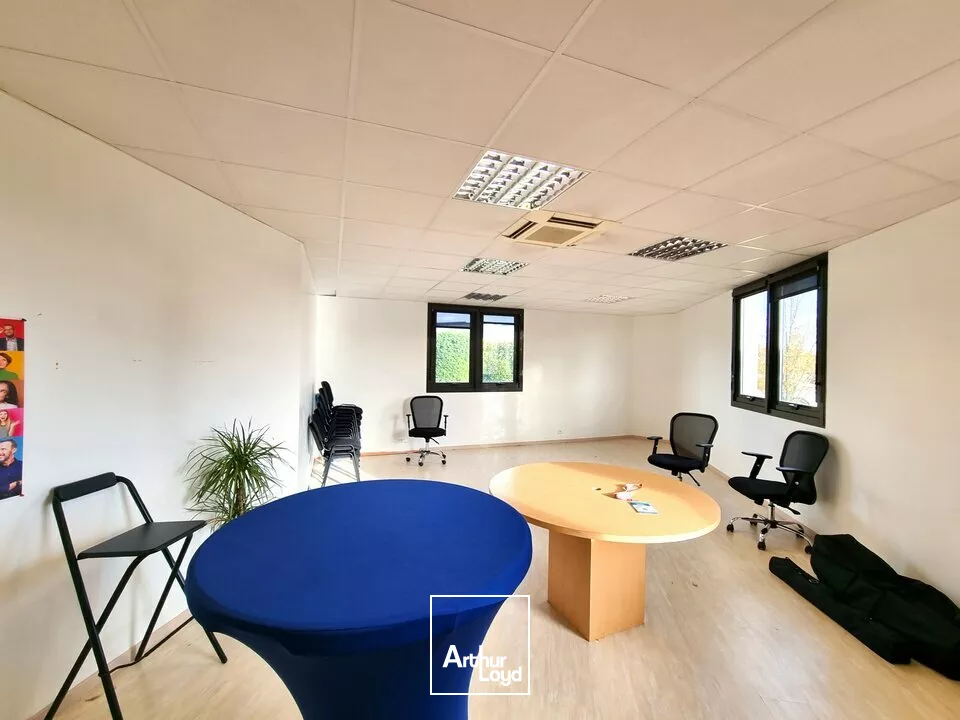BUREAUX A LOUER AU FUTUROSCOPE DE 90.50M² - POITIERS NORD