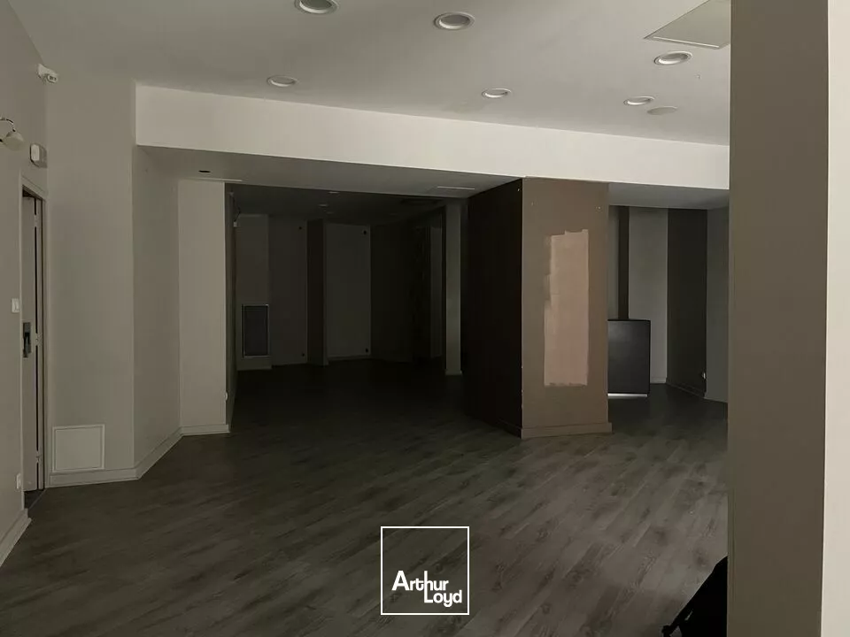 VOTRE COMMERCE AU CENTRE DE L'ACTION : LOCAL COMMERCIAL DISPONIBLE RUE DU RABOT, NIORT.