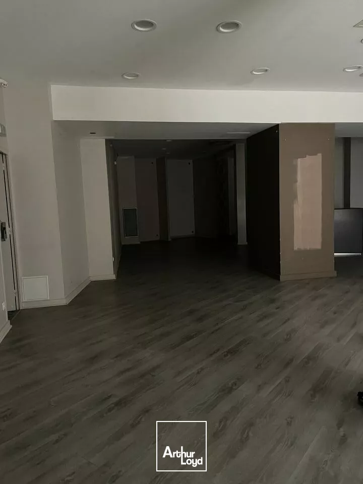 VOTRE COMMERCE AU CENTRE DE L'ACTION : LOCAL COMMERCIAL DISPONIBLE RUE DU RABOT, NIORT.