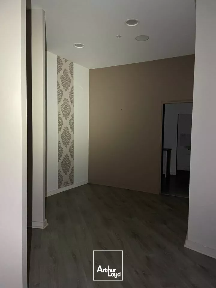 VOTRE COMMERCE AU CENTRE DE L'ACTION : LOCAL COMMERCIAL DISPONIBLE RUE DU RABOT, NIORT.