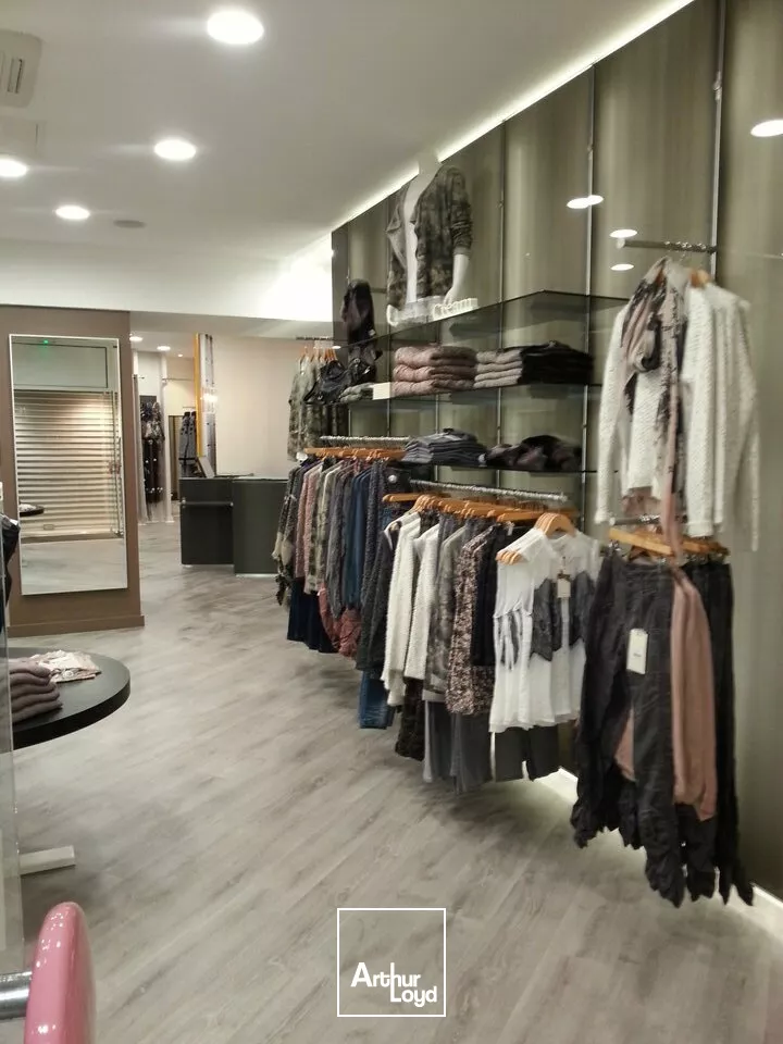 VOTRE COMMERCE AU CENTRE DE L'ACTION : LOCAL COMMERCIAL DISPONIBLE RUE DU RABOT, NIORT.