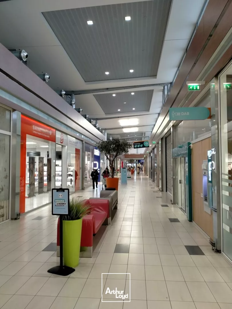 A LOUER CELLULE COMMERCIALE AU SEIN DE LA GALERIE AUCHAN CHATELLERAULT SUD (86)