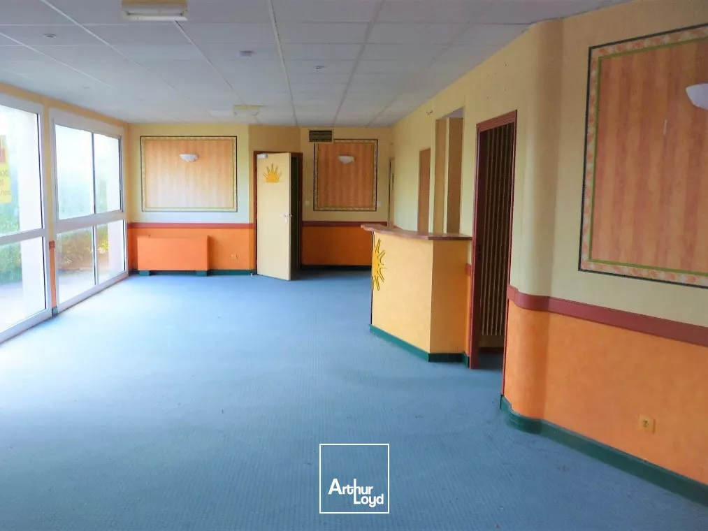 A VENDRE - LOCAL COMMERCIAL - GRAND POTIERS SECTEUR CHASSENEUIL DU POITOU 