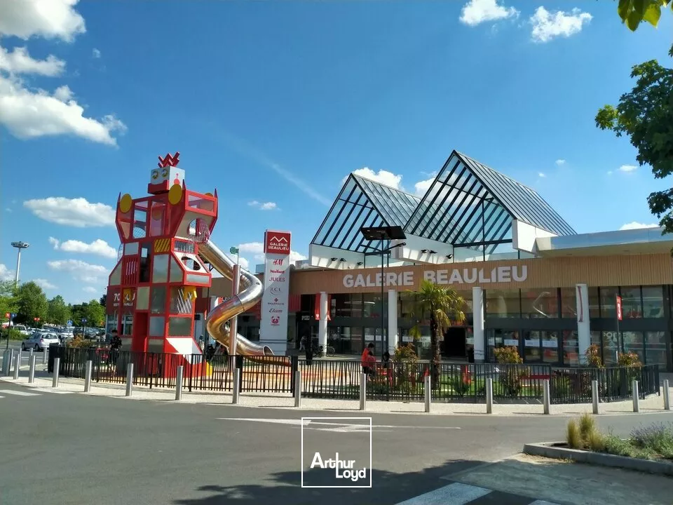 LOCAL COMMERCIAL location à POITIERS 86000