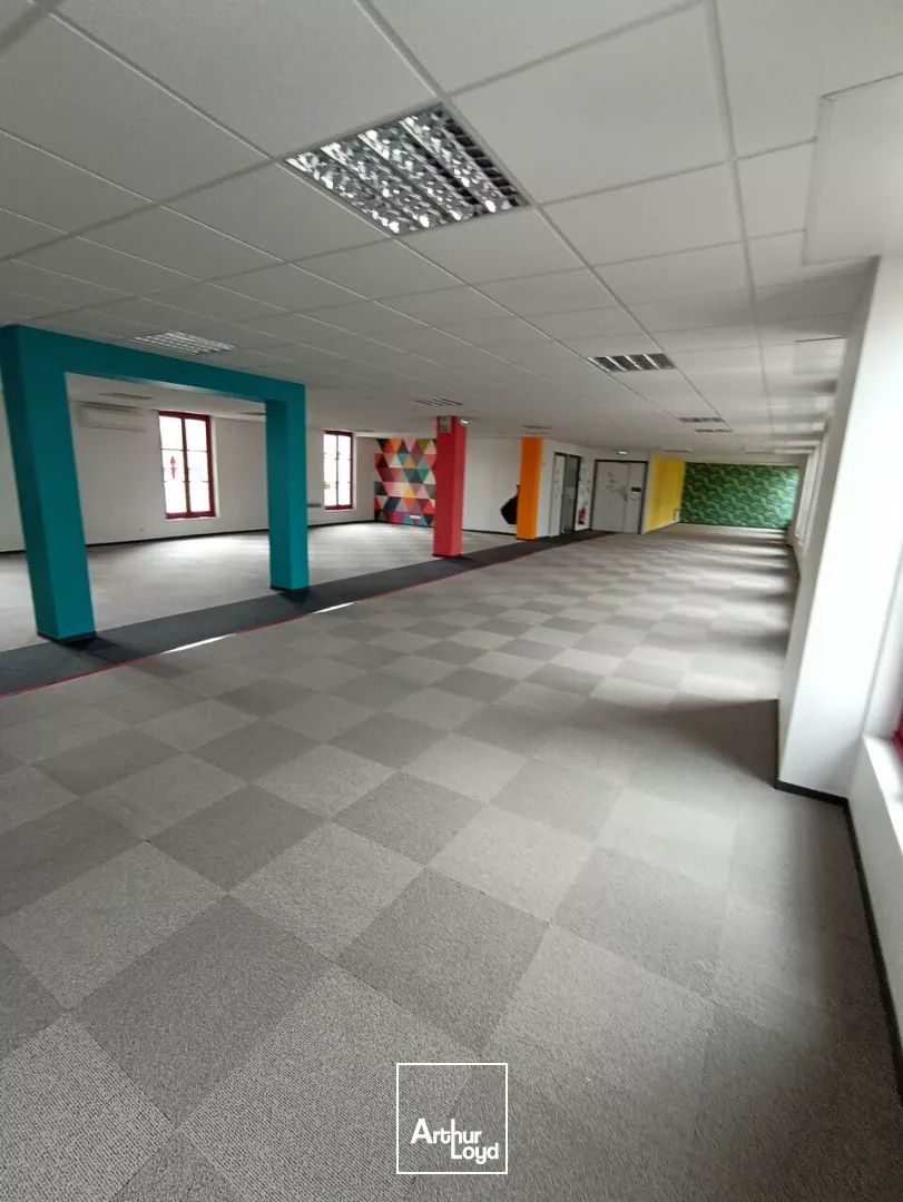 A VENDRE - BUREAUX DE 318m² SITUÉS EN BORDURE DE L'AVENUE DE PARIS A NIORT