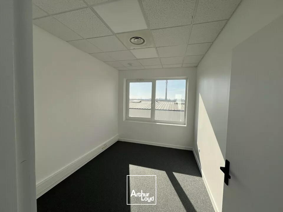 POITIERS ZI REPUBLIQUE - BUREAUX A LOUER DE 125M² 