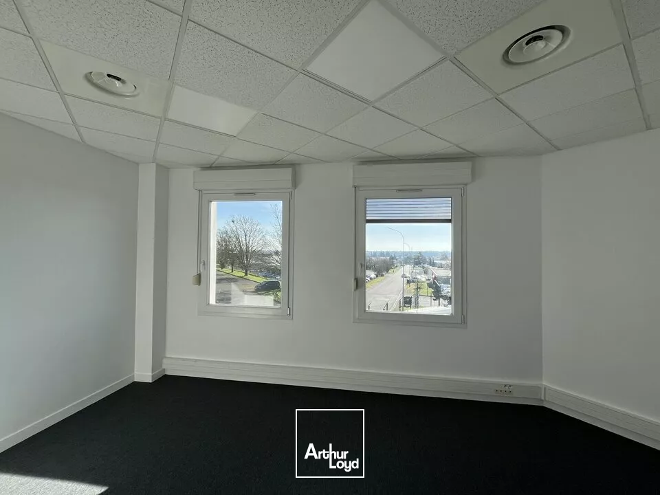 POITIERS ZI REPUBLIQUE - BUREAUX A LOUER DE 125M² 