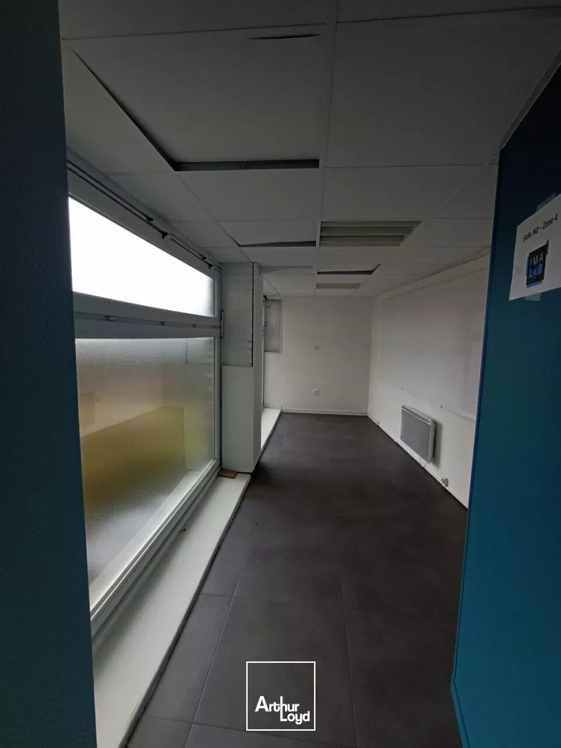 A VENDRE - BUREAUX DE 318m² SITUÉS EN BORDURE DE L'AVENUE DE PARIS A NIORT