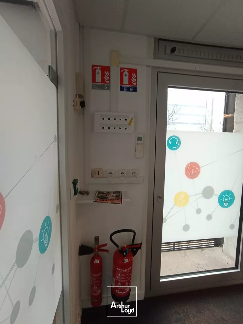 A VENDRE - BUREAUX DE 318m² SITUÉS EN BORDURE DE L'AVENUE DE PARIS A NIORT