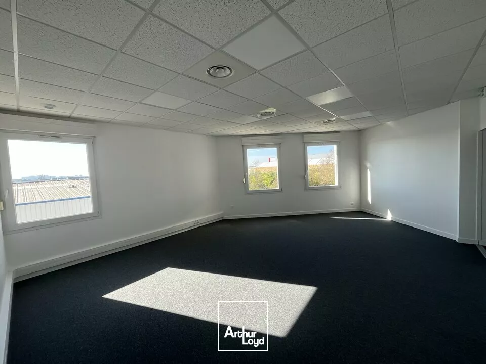 POITIERS ZI REPUBLIQUE - BUREAUX A LOUER DE 150M² 