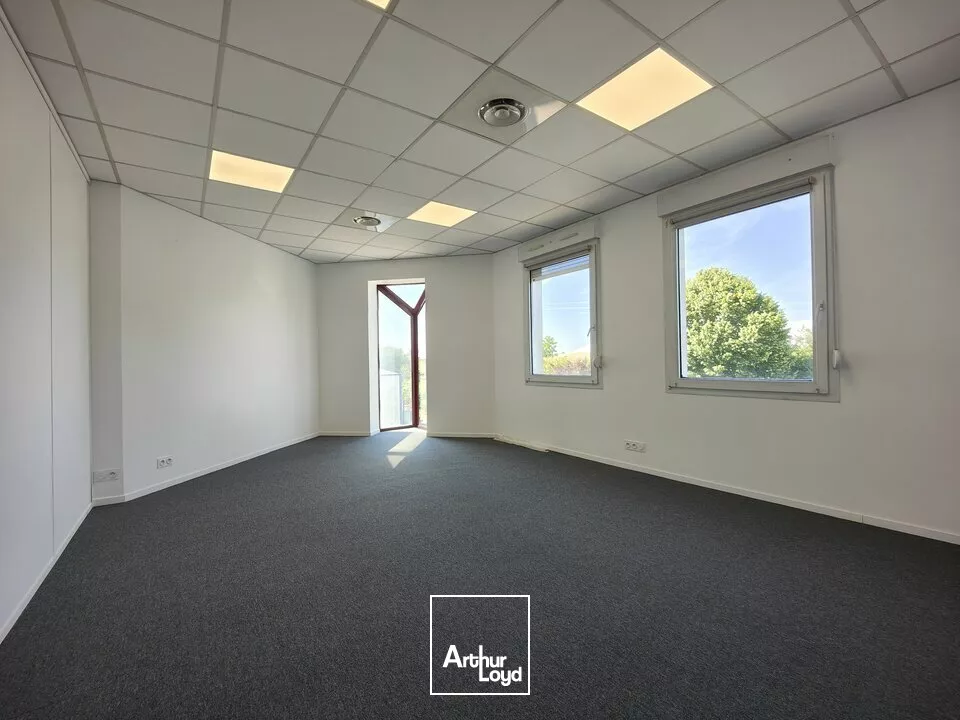 POITIERS ZI REPUBLIQUE - BUREAUX A LOUER DE 150M² 