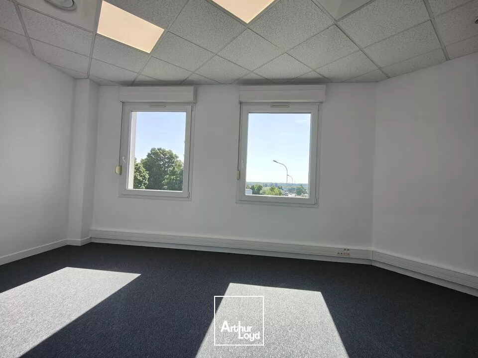POITIERS ZI REPUBLIQUE - BUREAUX A LOUER DE 275M² 