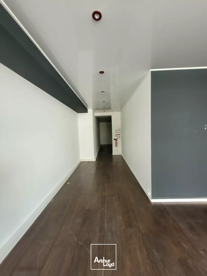 A LOUER CELLULE COMMERCIALE DE 70 m2 - COEUR DE VILLE - LA ROCHE SUR YON