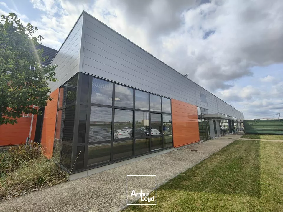 ZI REPUBLIQUE A POITIERS - LOCAL D'ACTIVITES RECENT A LOUER - 180M²