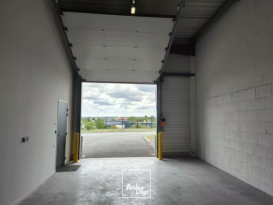 ZI REPUBLIQUE A POITIERS - LOCAL D'ACTIVITES RECENT A LOUER - 180M²