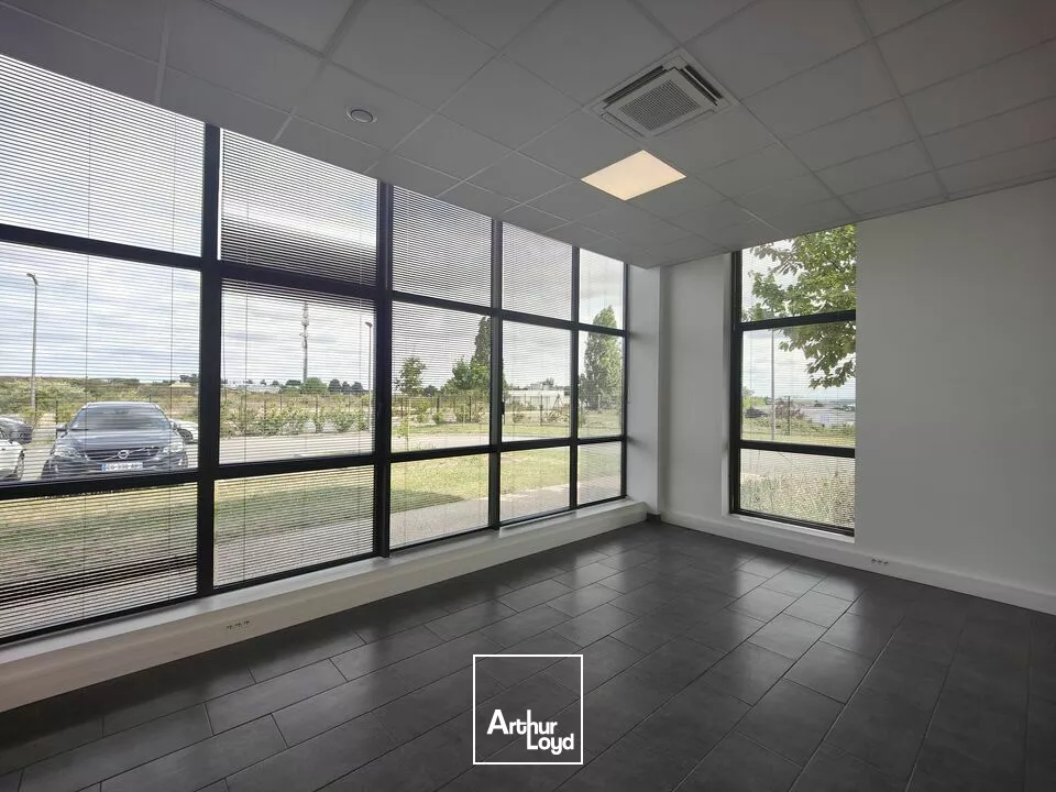 ZI REPUBLIQUE A POITIERS - LOCAL D'ACTIVITES RECENT A LOUER - 180M²