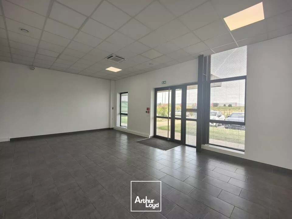 ZI REPUBLIQUE A POITIERS - LOCAL D'ACTIVITES RECENT A LOUER - 180M²
