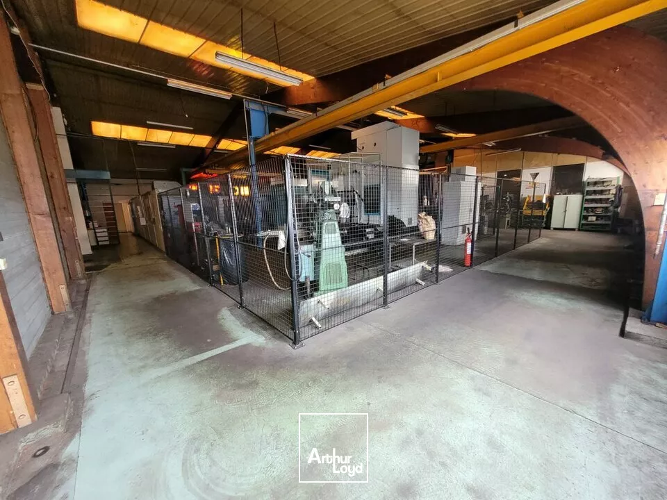 A VENDRE UN LOCAL D'ACTIVITE DE 2 425 m² - ZONE INDUSTRIELLE - ANTIGNY
