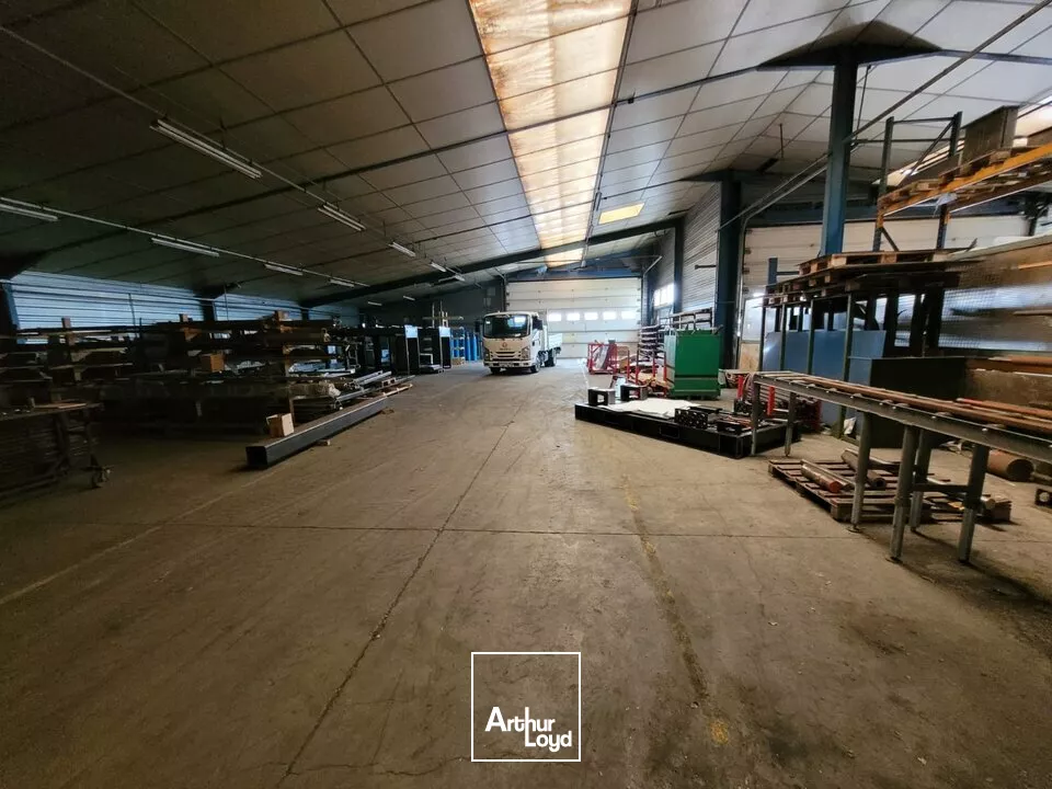 A VENDRE UN LOCAL D'ACTIVITE DE 2 425 m² - ZONE INDUSTRIELLE - ANTIGNY