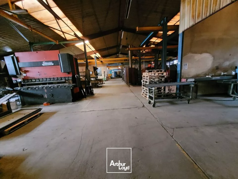 A VENDRE UN LOCAL D'ACTIVITE DE 2 425 m² - ZONE INDUSTRIELLE - ANTIGNY