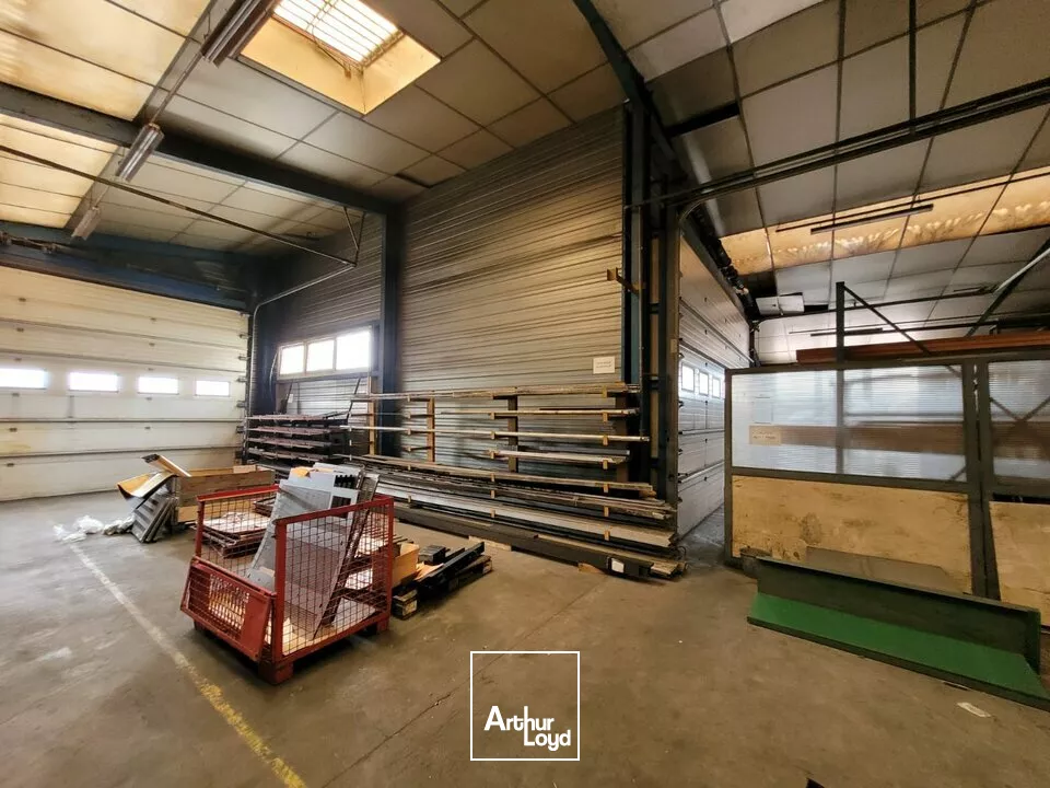 A VENDRE UN LOCAL D'ACTIVITE DE 2 425 m² - ZONE INDUSTRIELLE - ANTIGNY