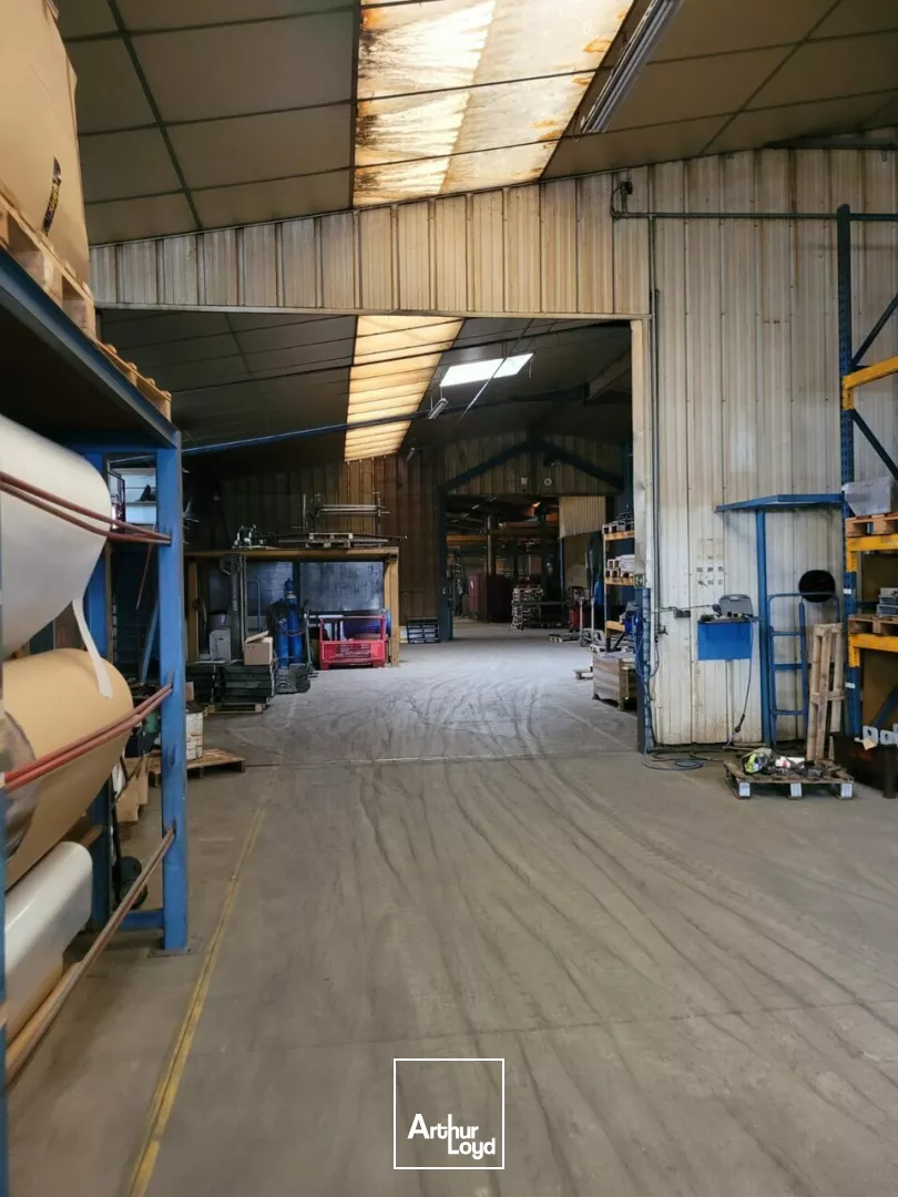 A VENDRE UN LOCAL D'ACTIVITE DE 2 425 m² - ZONE INDUSTRIELLE - ANTIGNY