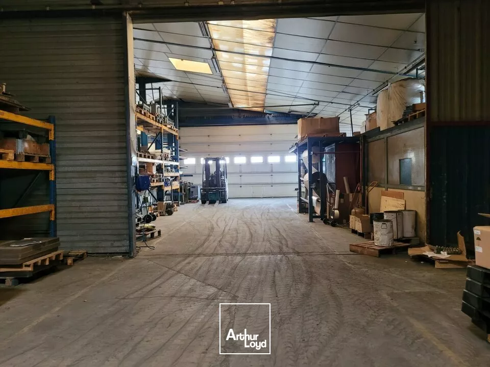 A VENDRE UN LOCAL D'ACTIVITE DE 2 425 m² - ZONE INDUSTRIELLE - ANTIGNY
