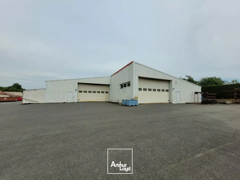 A VENDRE UN LOCAL D'ACTIVITE DE 2 425 m² - ZONE INDUSTRIELLE - ANTIGNY
