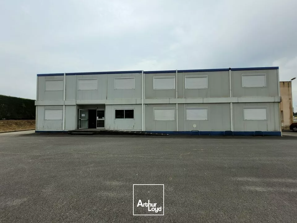 A VENDRE UN LOCAL D'ACTIVITE DE 2 425 m² - ZONE INDUSTRIELLE - ANTIGNY