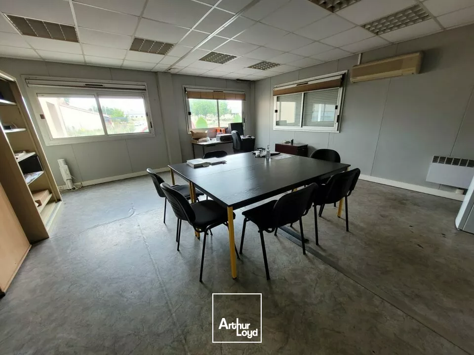 A VENDRE UN LOCAL D'ACTIVITE DE 2 425 m² - ZONE INDUSTRIELLE - ANTIGNY