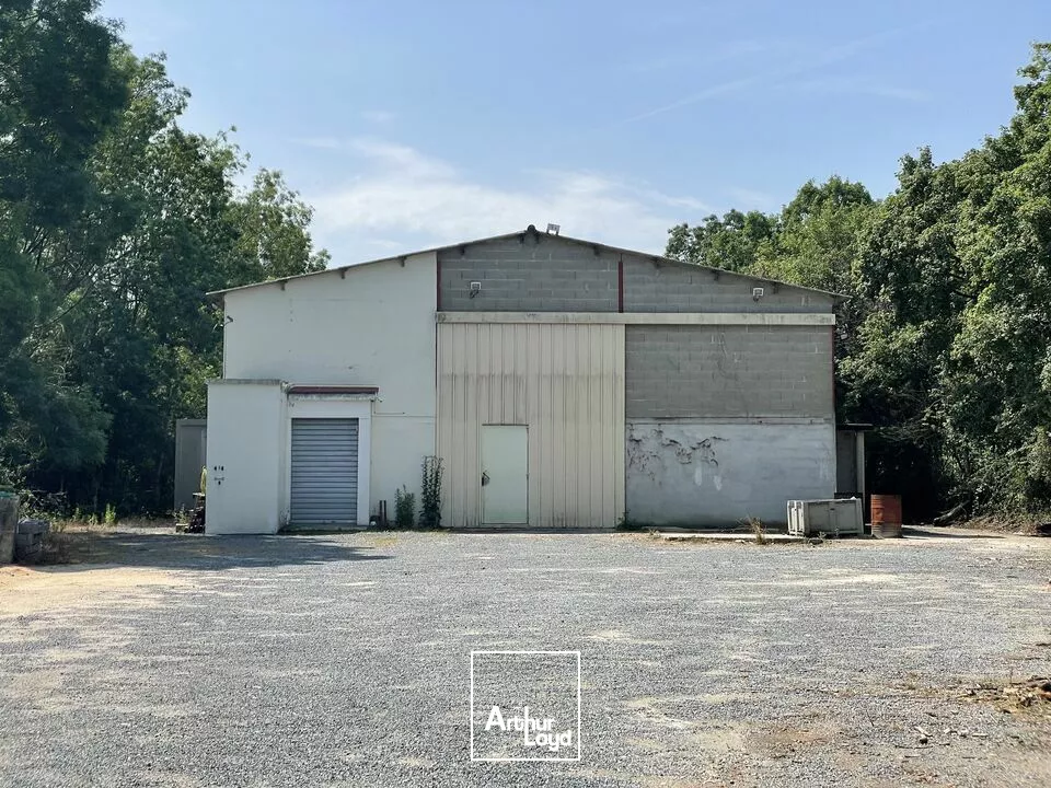 A VENDRE UN LOCAL INDUSTRIEL DE 4350 m² PLUS GRAND FONCIER - ZONE SUD DE NIORT