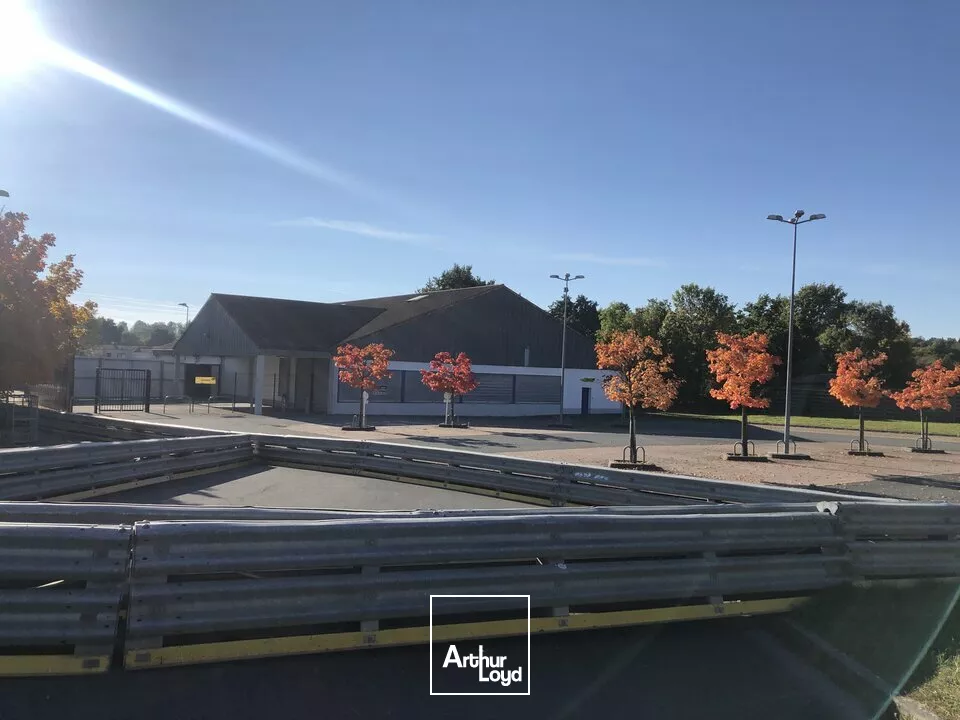 LOCAL D'ACTIVITÉ 1143M2 MONCOUTANT