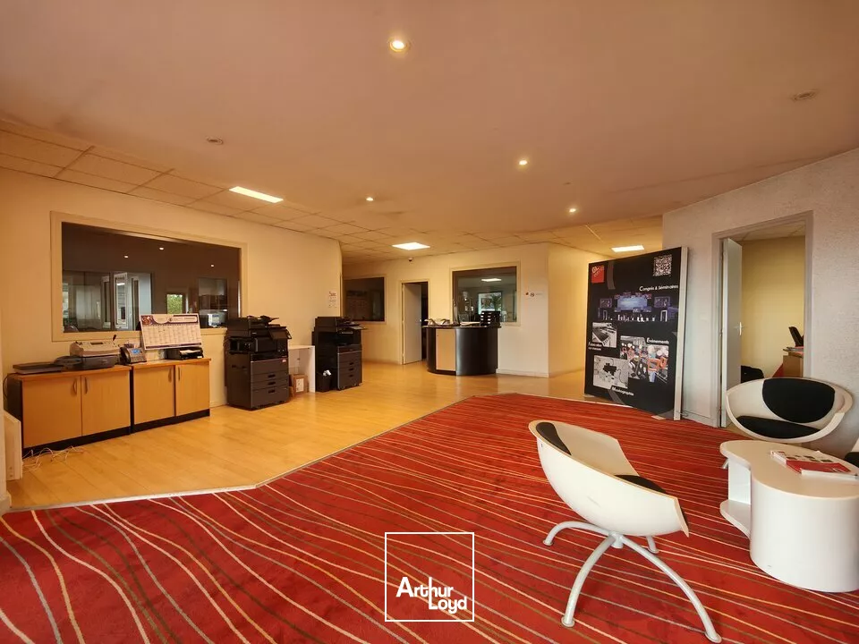 A LOUER - BATIMENT INDUSTRIEL GRAND POITIERS CHASSENEUIL 2800M2