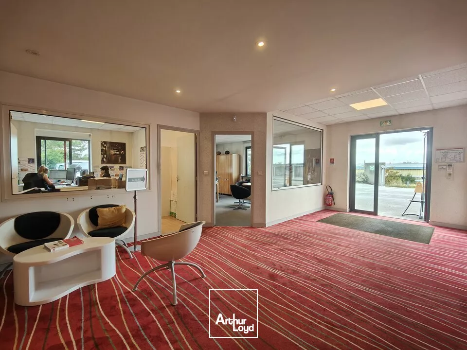 A LOUER / A VENDRE - BATIMENT INDUSTRIEL - GRAND POITIERS CHASSENEUIL 2800M2