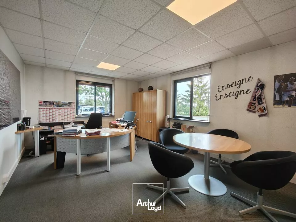 A LOUER / A VENDRE - BATIMENT INDUSTRIEL - GRAND POITIERS CHASSENEUIL 2800M2