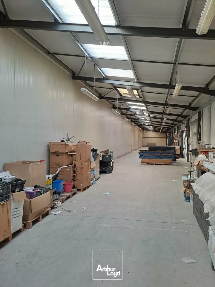 A LOUER LOCAL COMMERCIAL IDEAL PROJET BOWLING ET/OU RESTAURATION SUR LOUDUN (86)