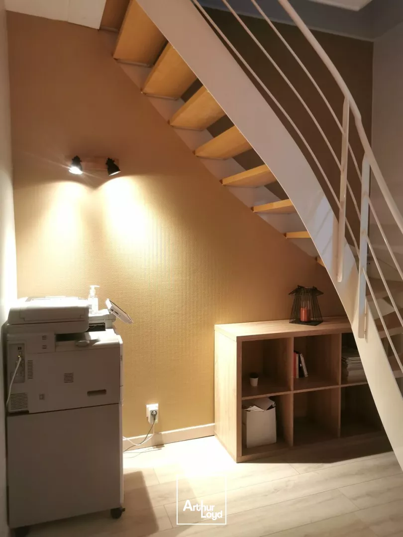 A LOUER UN BUREAU DE 16m2 SUR UN AXE PASSANT EN CENTRE VILLE DE LA ROCHE SUR YON.