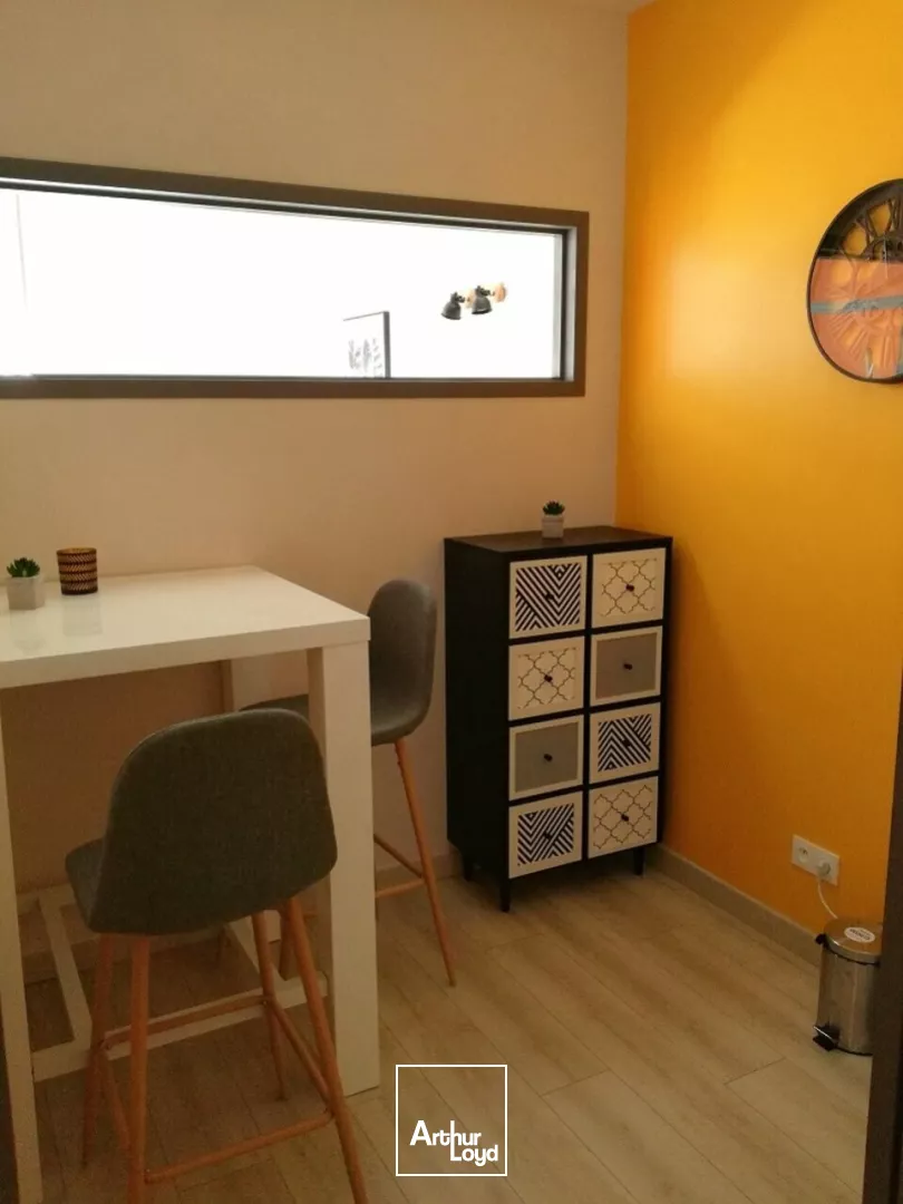 A LOUER UN BUREAU DE 16m2 SUR UN AXE PASSANT EN CENTRE VILLE DE LA ROCHE SUR YON.